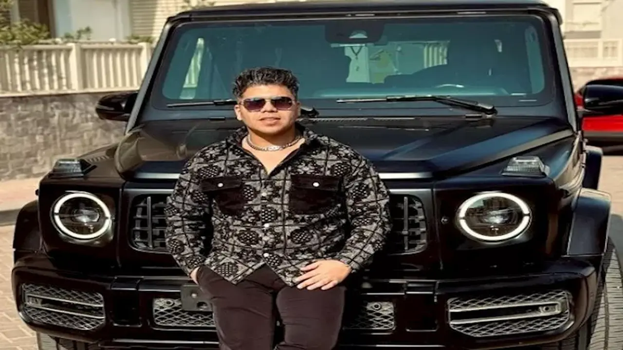 “عمر كمال يمتلك 5 عربيات”.. أسعار ومواصفات سيارات المطرب الشعبي